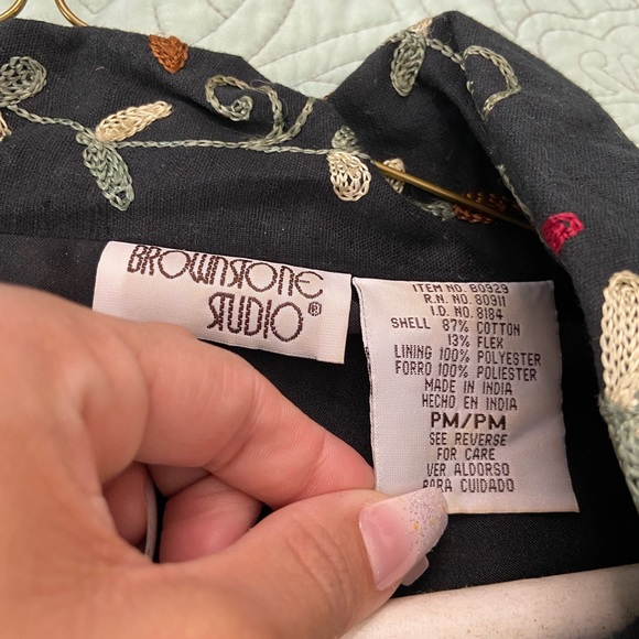 Embroidered top - Picture 3 of 3